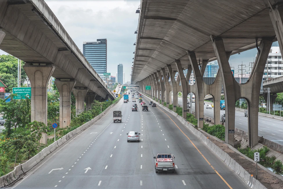 where is the World's Longest bridge located