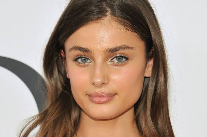 Taylor Hill Net Worth, Age, Height, Biography, Husband, Children, Parents