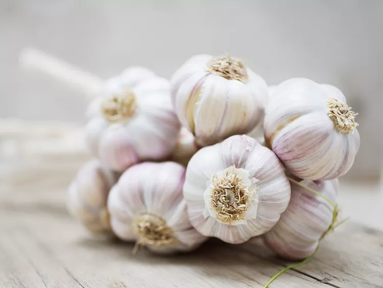 8 Amazing Benefits Of Consuming Garlic In The Morning