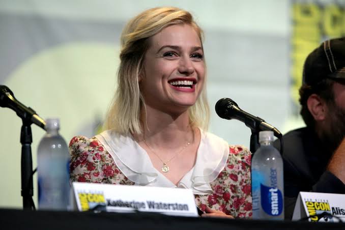 Alison Sudol Net Worth, Age, Height, Bio, Children, Husband, Family, Parents