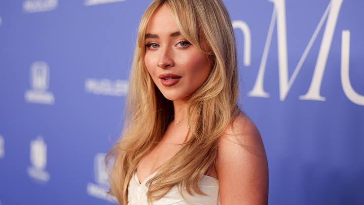 Sabrina Carpenter Net Worth, Height, Biography, Age, Sister, Mom